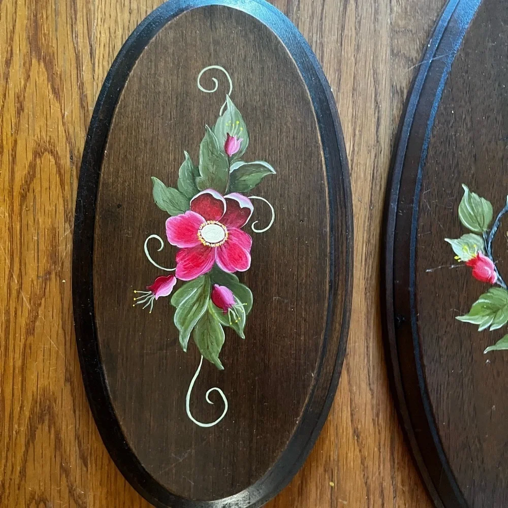 Floral and Bird Wall Art Plaques oval shape set of 4. Vintage